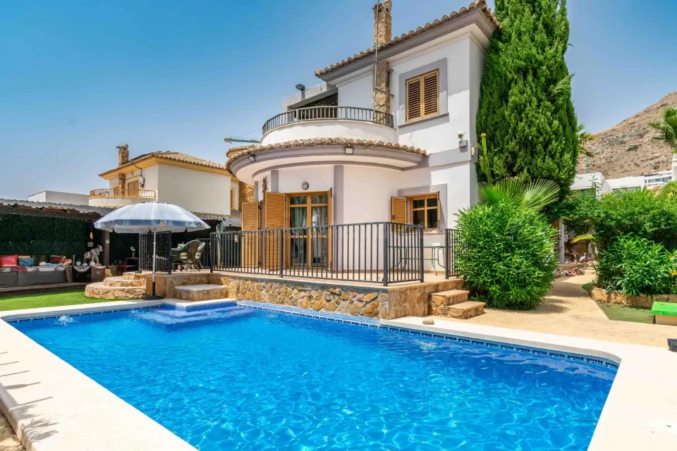 Villa 3 habitaciones 180m² en venta - Sierra cortina