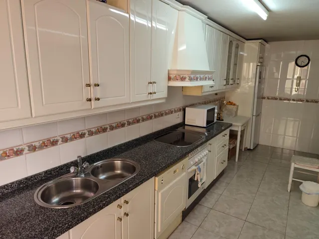 Piso exterior en buen edificio junto a Avda. Gran Capitán — 22
