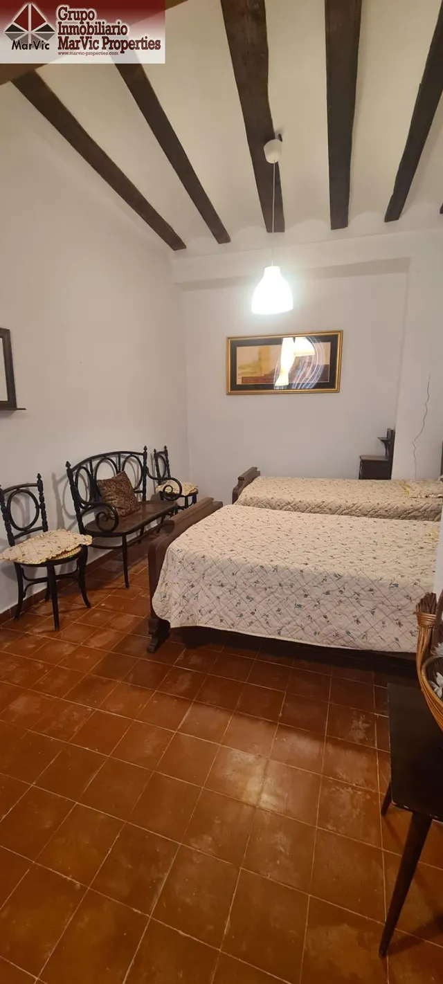 Amplia Casa Reformada en Sella con Piscina y Chimenea — 16