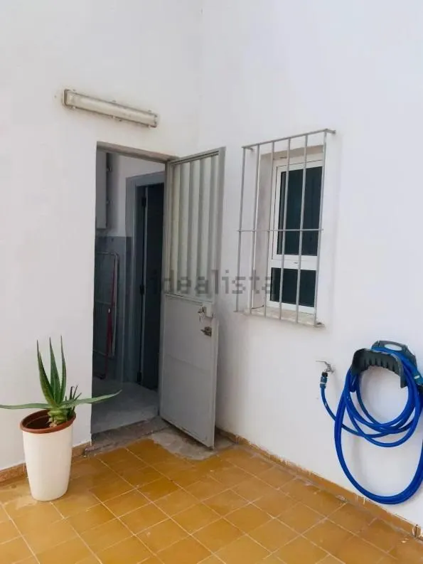Alquiler de linda vivienda reformada zona altozano con terraza — 25