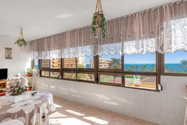 Apartamento de dos dormitorios con vistas la mar — 2