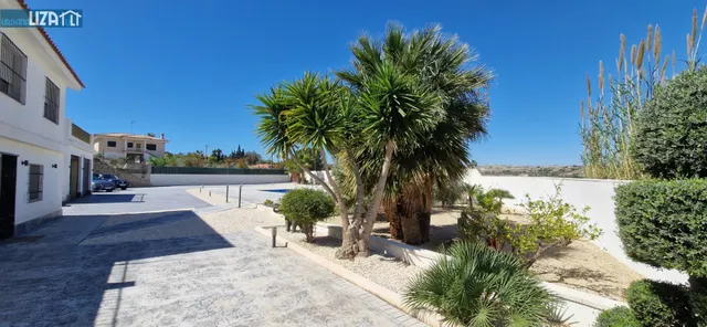Encantadora Parcela Rústica con Piscina Privada y Chalet en  - foto 2