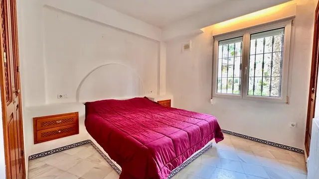 Apartamento con terraza, provincia de Alicante, Torrevieja. 2 habitaciones, 63 m2, 200 metros al mar. — 20