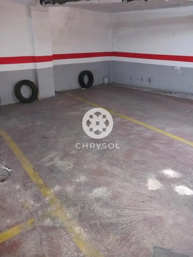 Precioso piso con parking en El Carmel. — 24