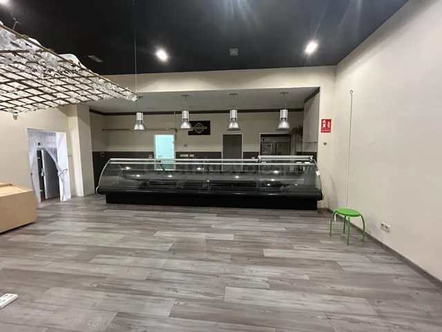 Local comercial 104m² en venta - Molí de Vent - foto 2