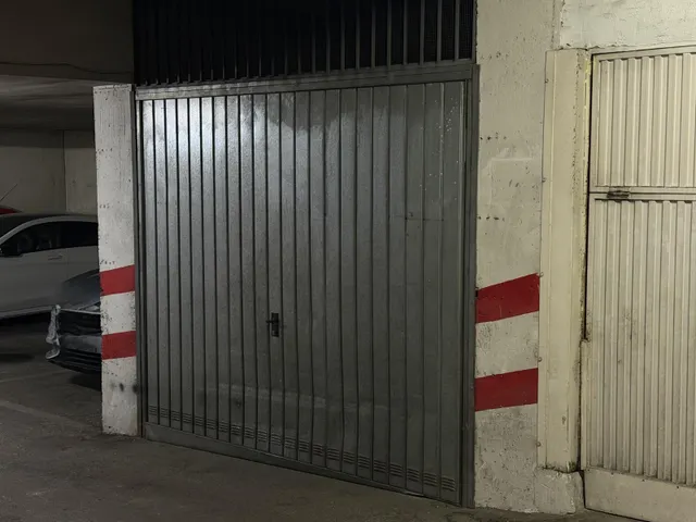 Plaza de garaje cerrada en el centro de La Zubia — 15