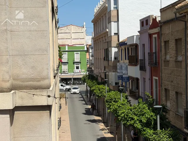 Piso situado en el centro de Gandia junto al Paseo y Plaza P - foto 2