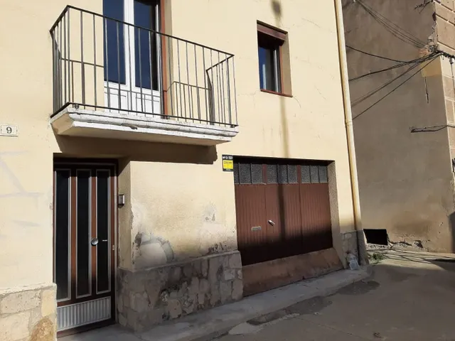 Casa de pueblo de tres plantas — 2