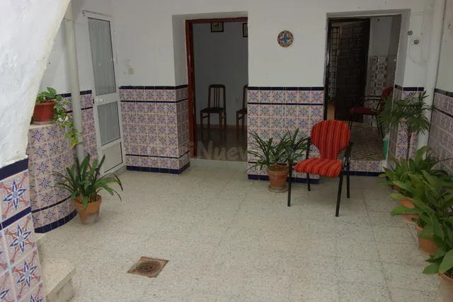 SE VENDE CASA A REFORMAR