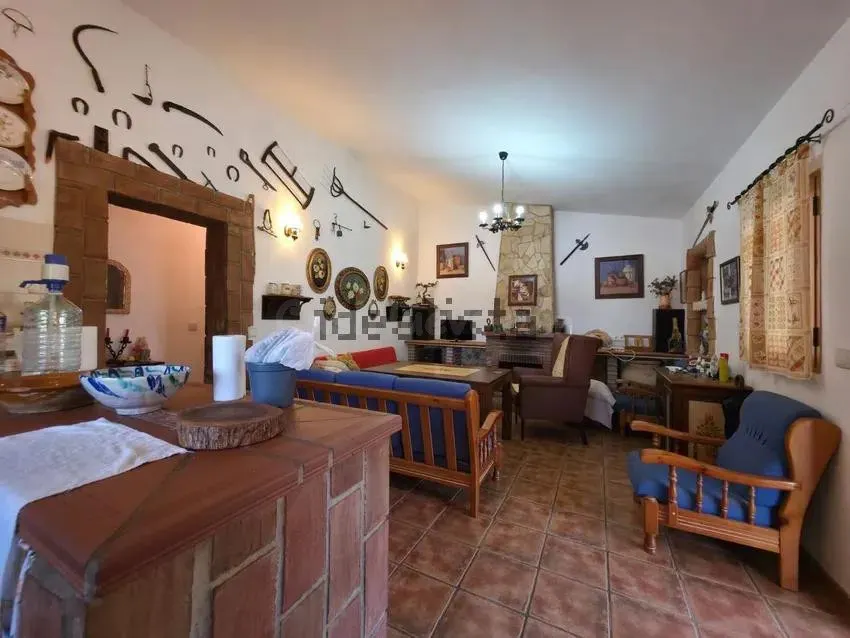 Casa de 120m2, 2 habitaciones, 1 baño en finca rústica de 4.719m2 plantación en producción en venta en Arenas, Vélez - Málaga