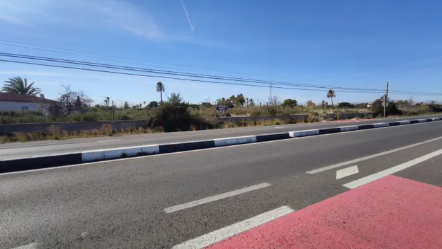 SE VENDE PARCELA DE 7.000 M2, FACHADA A LA CRTA DE SANTA POLA. — 9