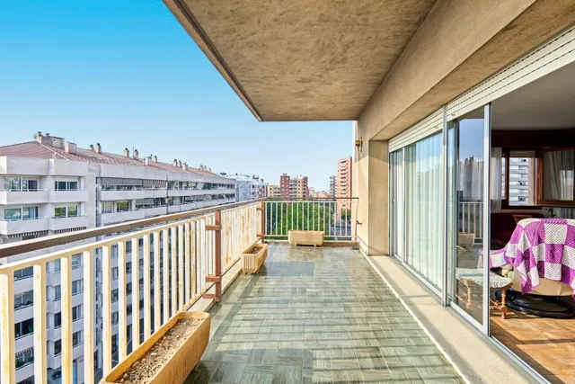Excepcional piso muy alto con terraza y vistas al mar — 3