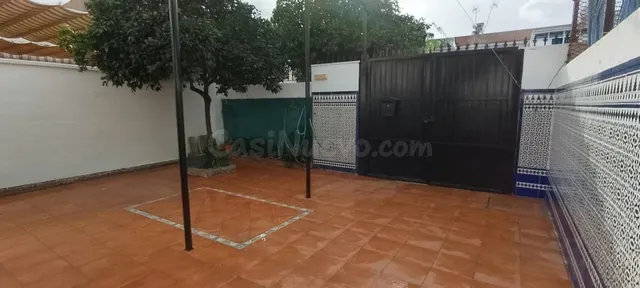 Chalet Adosado en Sevilla Este — 2