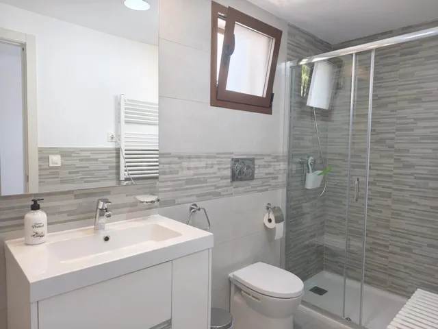 Amplio apartamento de 3 dormitorios a 600 metros de la playa y servicios — 11