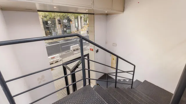 Local comercial 74m² en alquiler - Eixample — 18