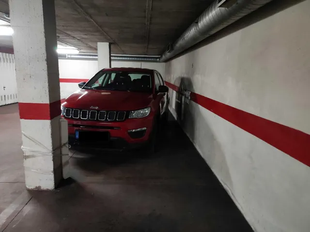 Plaza de garaje coche mediano en zona Delicias — 9