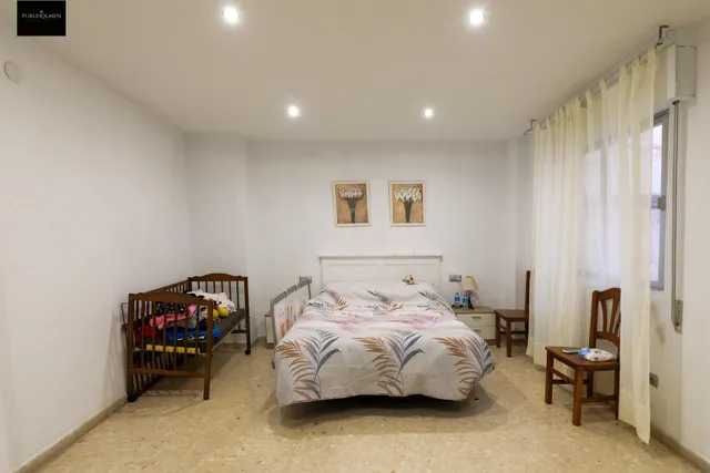 Amplio Piso de cuatro habitaciones en el corazón de Durcal — 9