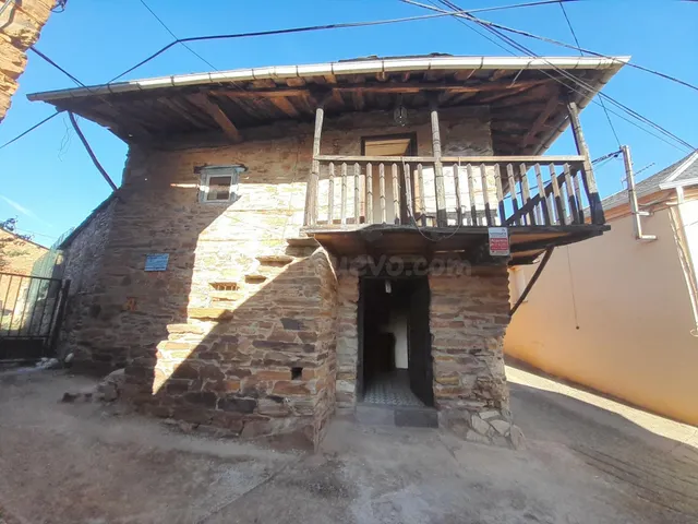 CASA ESTILO RUSTICO CON JARDIN EN CANEDO. EL BIERZO - foto 2