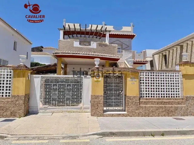 Chalet de 199m2, 4 dormitorios y 4 baños con piscina - foto 5