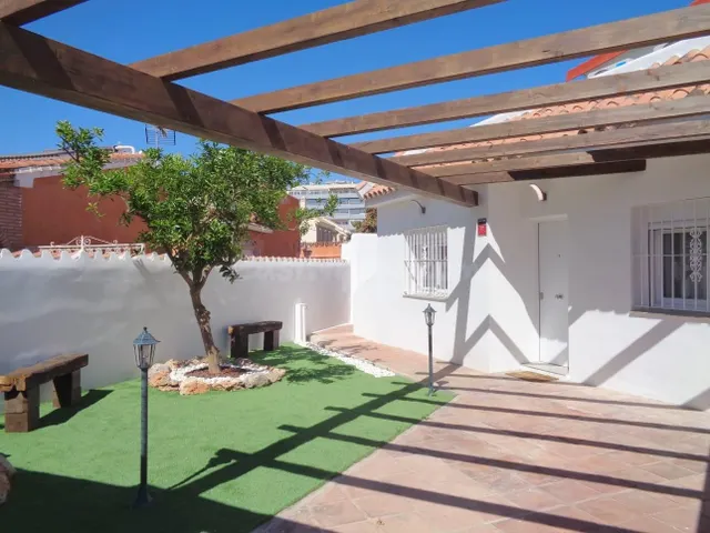 Encantadora Casa de 3 habitaciones en Los Boliches, Fuengiro - foto 2