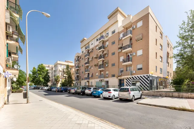 ¡¡¡ INVERSORES !!! GRAN OPORTUNIDAD SE VENDE PISO EN JUAN PABLO II GRANADA — 2
