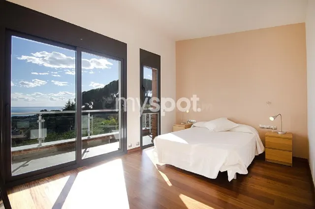 Villa moderna y de lujo con piscina infinita en zona discret - foto 5