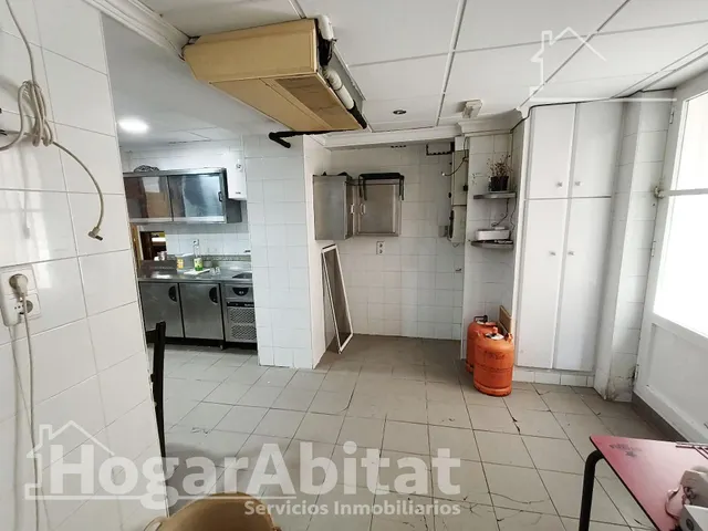 ¡PERFECTO PARA INVERTIR! CASA LUMINOSA Y ESQUINERA, CON LOCAL COMERCIAL — 14