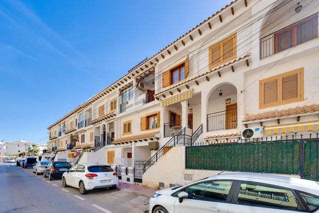 Bungalow de 3 dormitorios con piscina comunitaria en la playa de Los Locos — 37