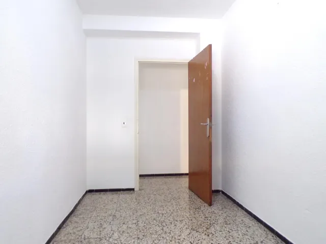 PISO EN ALQUILER DE CUATRO DORMITORIOS SEMIAMUEBLADO — 17