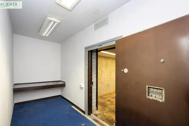 Local comercial con casi 1000 m2 en plena Gran via de Granada. Oportunidad única y exclusiva — 22