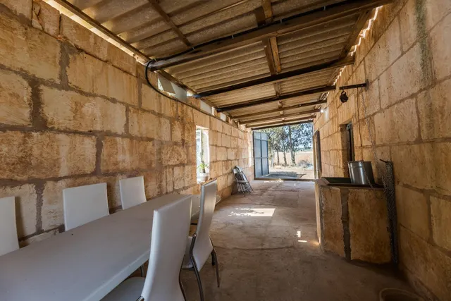 Finca rústica con pozo, luz GESA y proyecto con piscina - foto 3