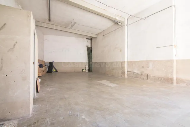 Se vende local comercial con amplio sótano ideal para cambio - foto 5