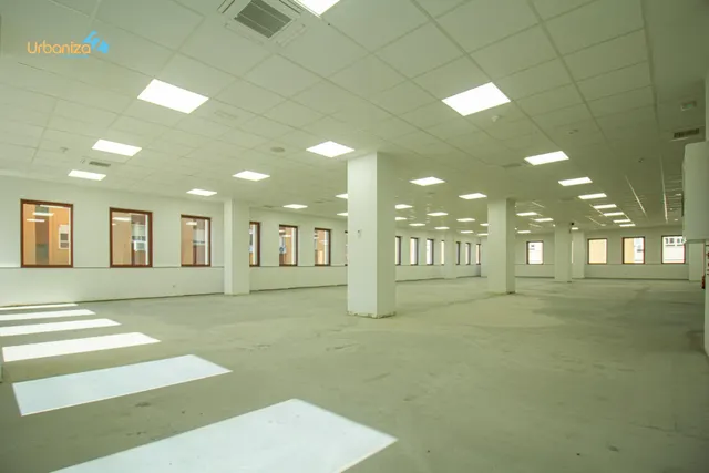 OFICINA DIAFANA EN EL CENTRO DE BADAJOZ — 6
