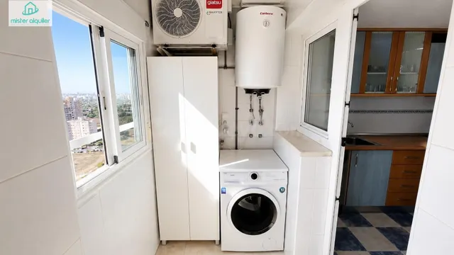 UN BALCÓN AL MEDITERRÁNEO EN LA PLANTA 17 — 24