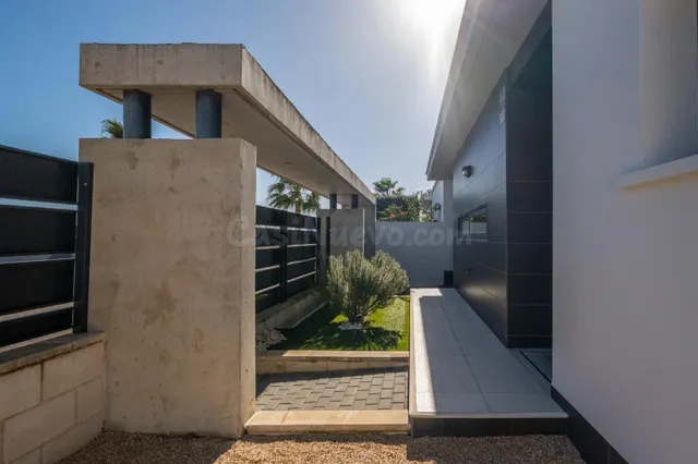 Villa moderna con piscina privada, vistas al mar y terraza e - foto 4