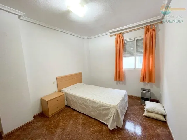 Piso de 3 dormitorios , garaje y trastero muy cercano a servicios — 16
