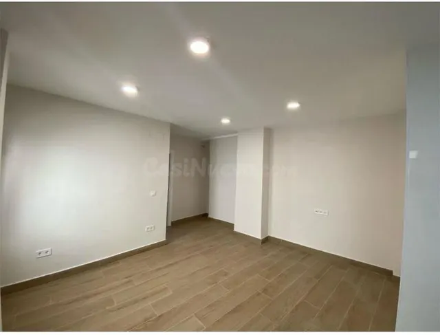 SE VENDE PISO CENTRO - foto 4
