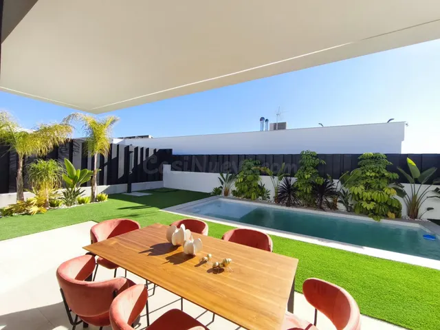 Chalet con parcela privada y piscina en La Quinta, Molina de - foto 4