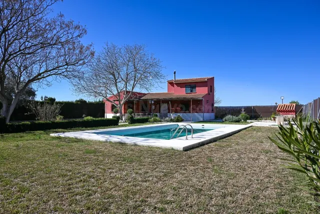 Exclusiva casa de campo URBANA en la Vega de Antequera - foto 4