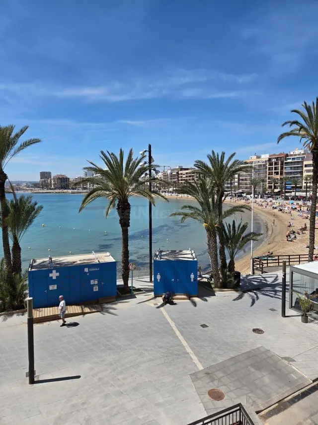 MAGNIFICA VIVIENDA EN PRIMERA LINEA DE PLAYA Y CON PISCINA COMUNITARIA, IDEAL PARA VIVIR TODO EL AÑO — 3