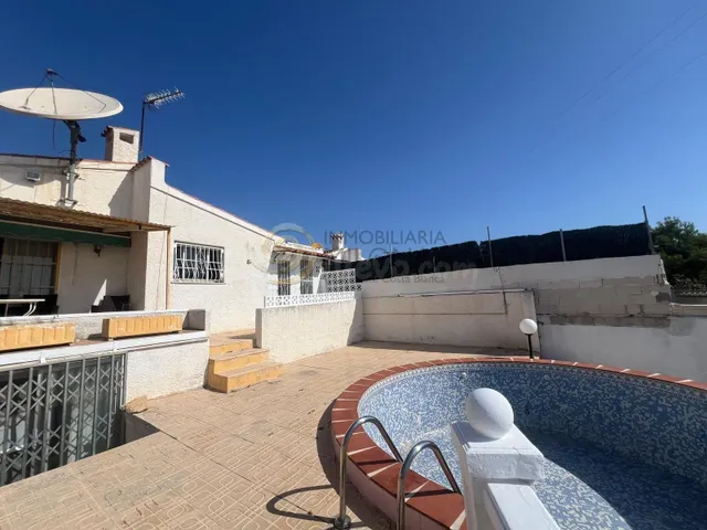 Inversión estratégica en Benidorm: Chalet independiente con  - foto 3