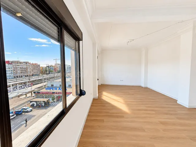 Piso de 4 habitaciones y reforma integral en pleno centro de Valencia — 3