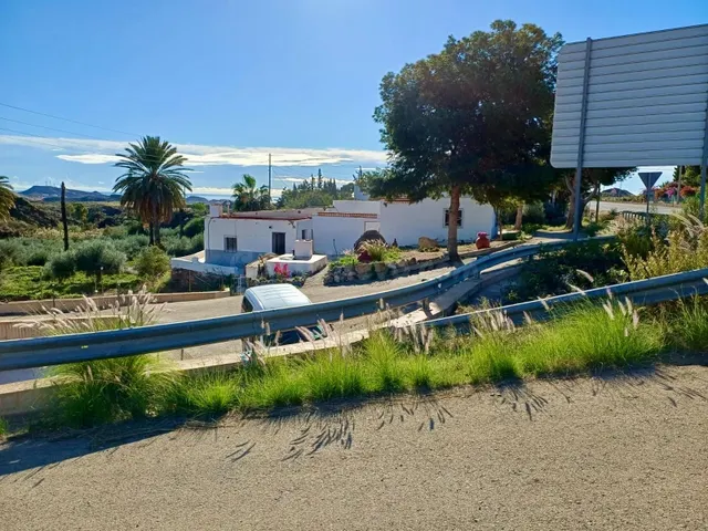 Finca rústica con dos viviendas independientes, nacimiento p - foto 2