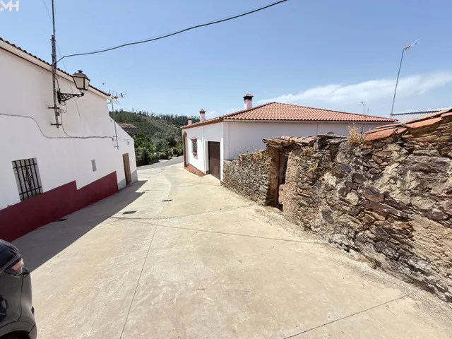 Casa de Piedra en Almonaster la Real: Rehabilitación o Nueva - foto 3