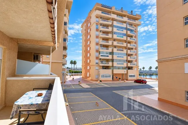 Apartamento en venta con terraza, piscina comunitaria y plaza de garaje, en la manga del mar menor, zona del estacio — 10
