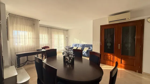 AMPLIO PISO CON TERRAZA