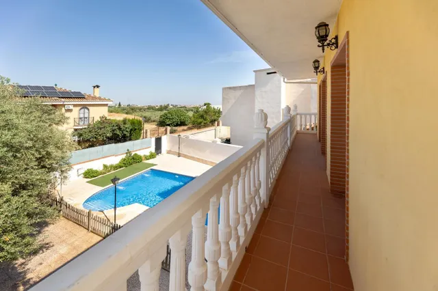 Amplio Chalet con piscina, pista deportiva y vistas en Ogíjares. — 12