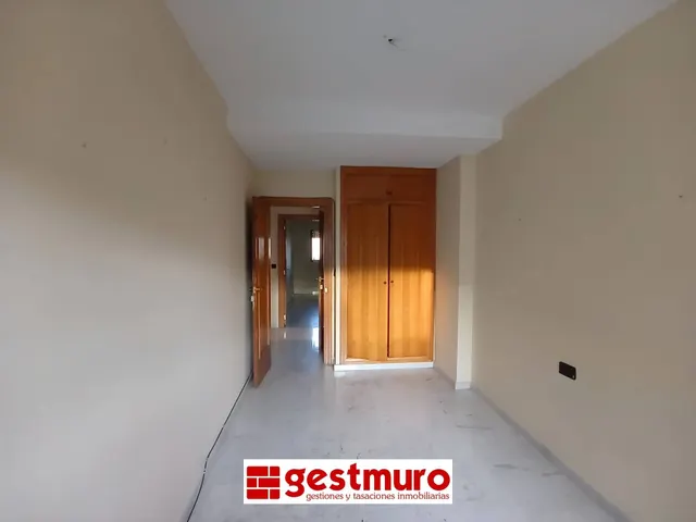Piso alquiler alameda de san antón sin muebles con plaza de garaje y agua incluida!! — 11