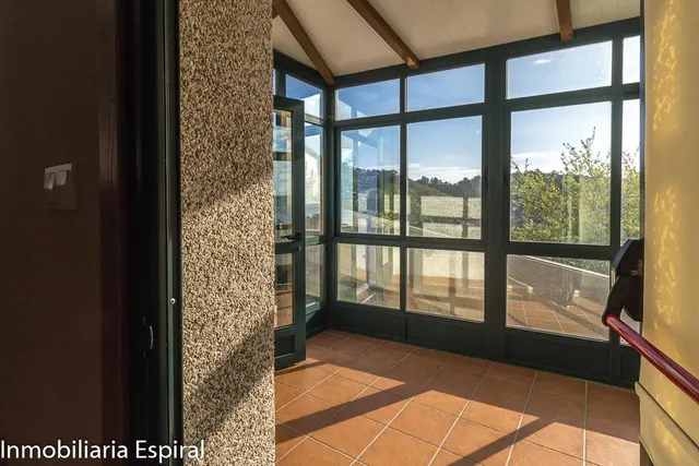 ¡Impresionante Chalet Familiar en Mogor, Marín! — 28