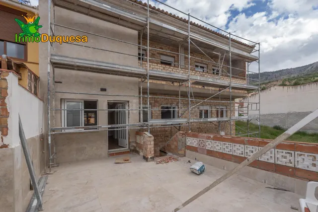 Casa con dimensiones de CHALET en Alfacar, 7 dorm. REFORMA RECIENTE (Sin terminar). — 34